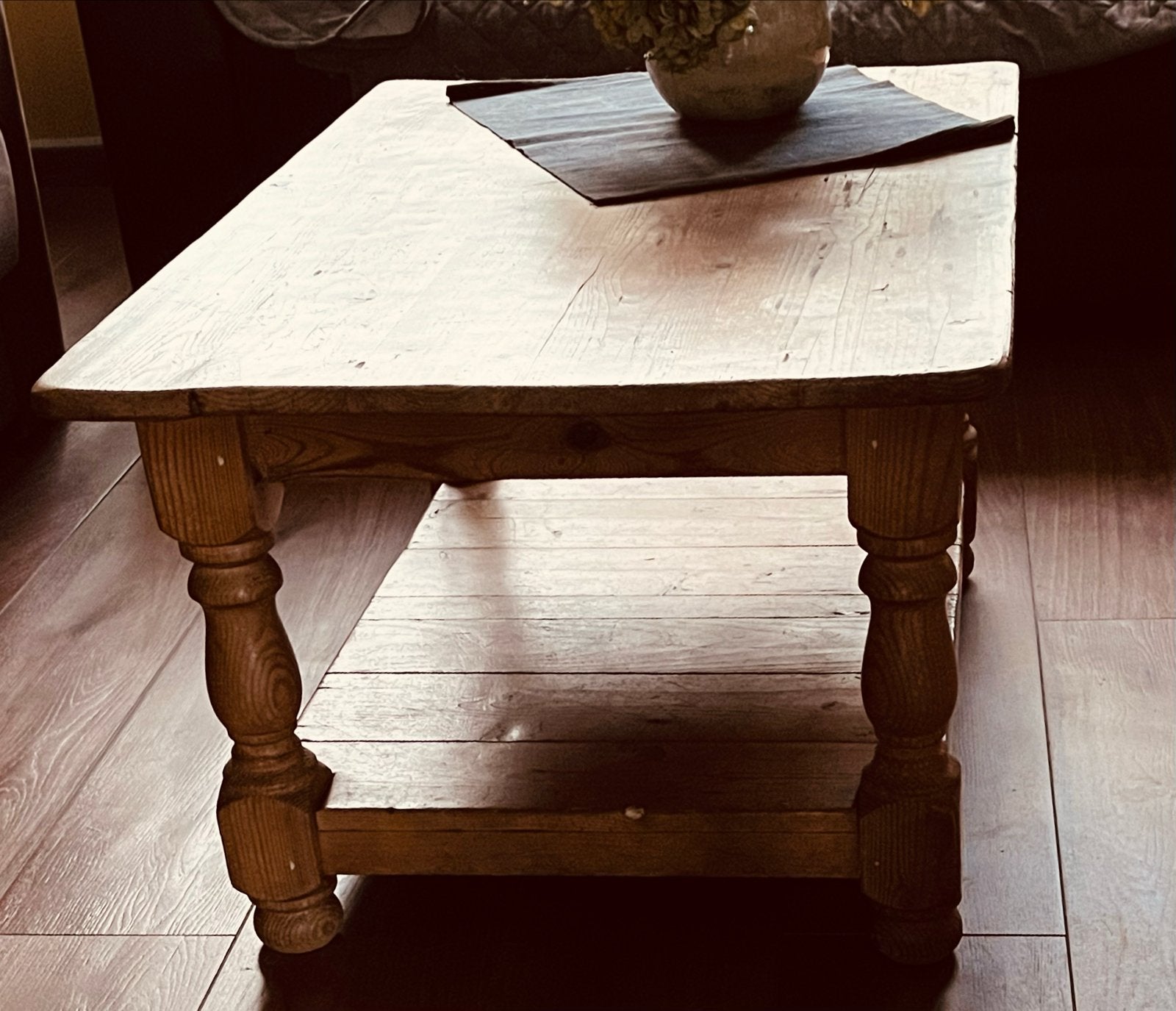 Rustieke houten salontafel met opbergplank, Ophalen, Gebruikt, 50 tot 100 cm, Grenenhout