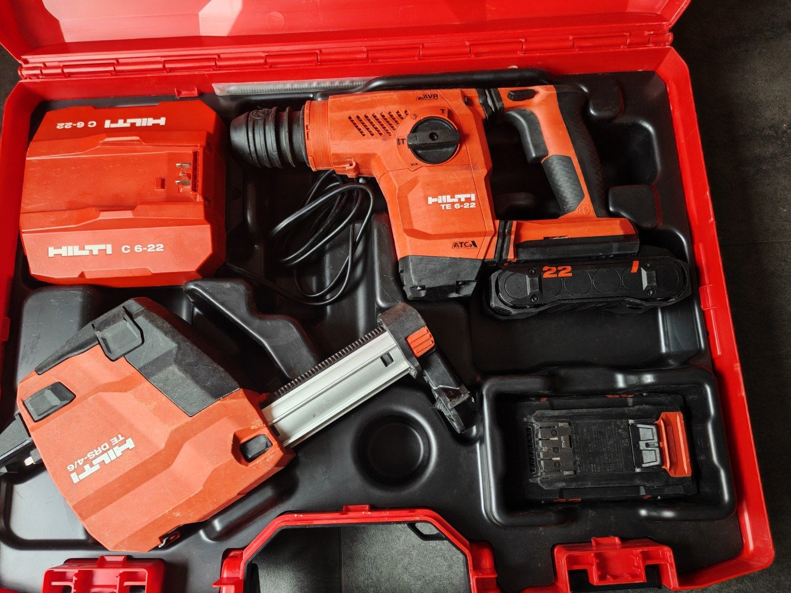 Hilti TE 6-22 Combihamer compleet in koffer met 2 accu's, Doe-het-zelf en Verbouw, Gereedschap | Handgereedschap, Ophalen, Zo goed als nieuw