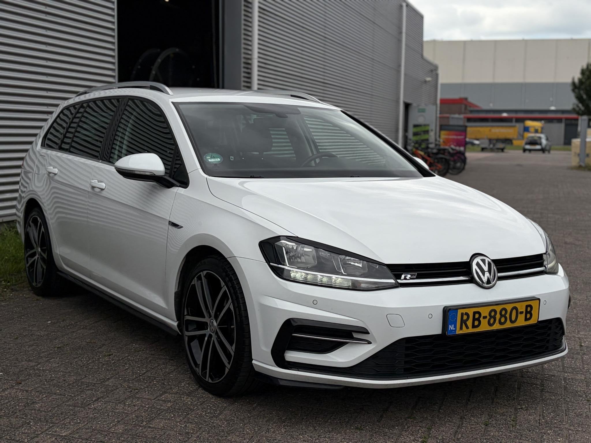 Volkswagen Golf Variant 1.6 TDI Highline Business R 7.5 / DS, Gebruikt, 4 cilinders, Met garantie (alle), 116 pk