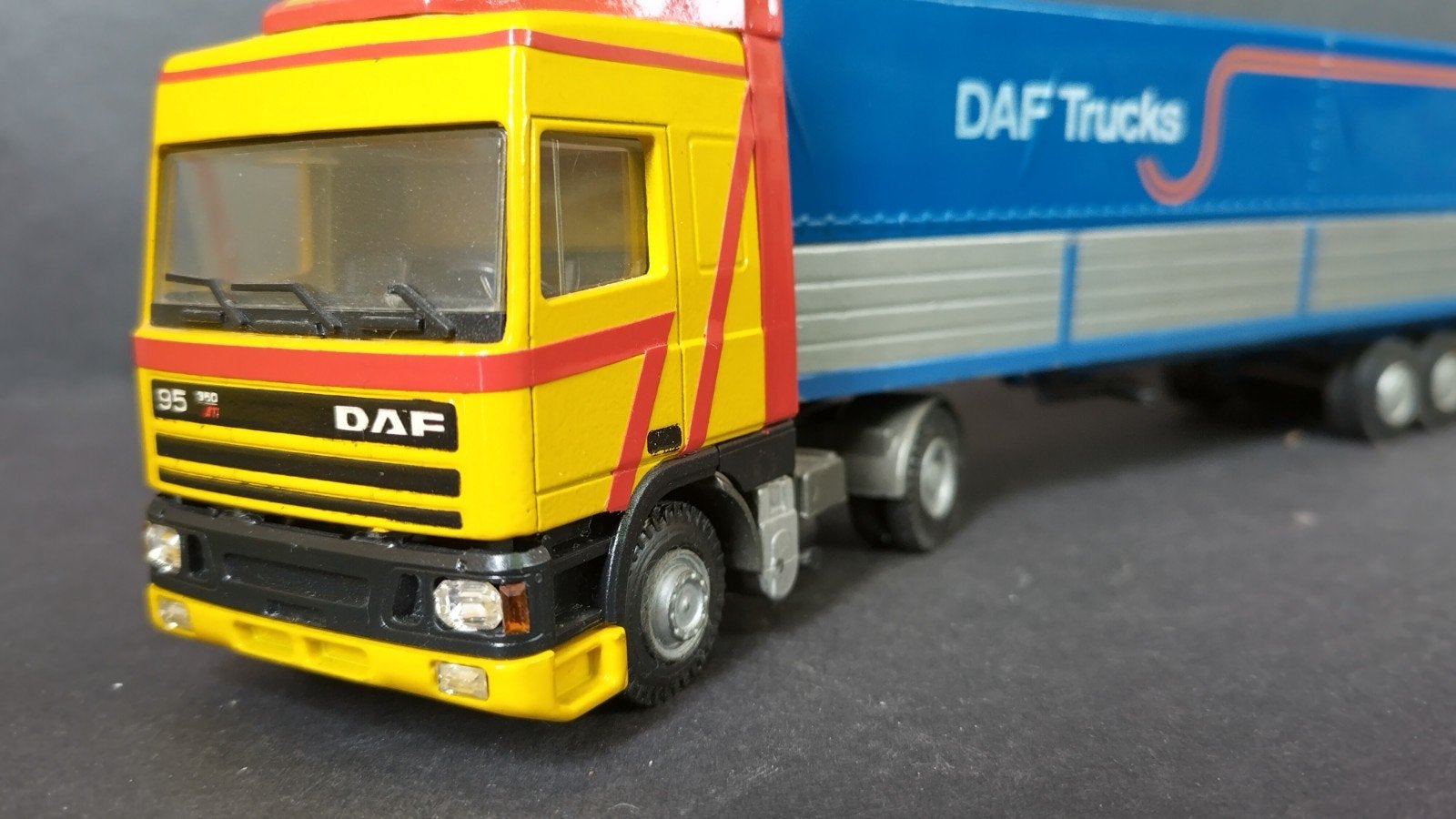 Daf 95 met huif trailer 1:50 Lion Car Pol, Verzenden, ., Zo goed als nieuw, Lion Car