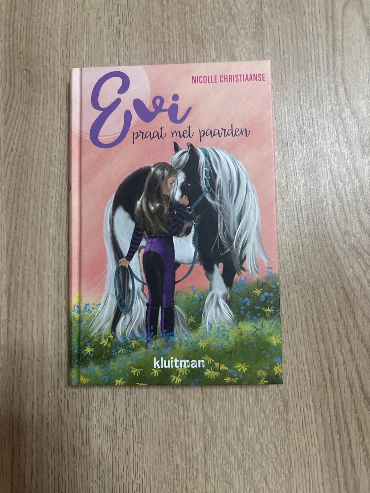 Evi praat met paarden - Nicolle Christiaanse, Ophalen of Verzenden, Zo goed als nieuw, Fictie algemeen