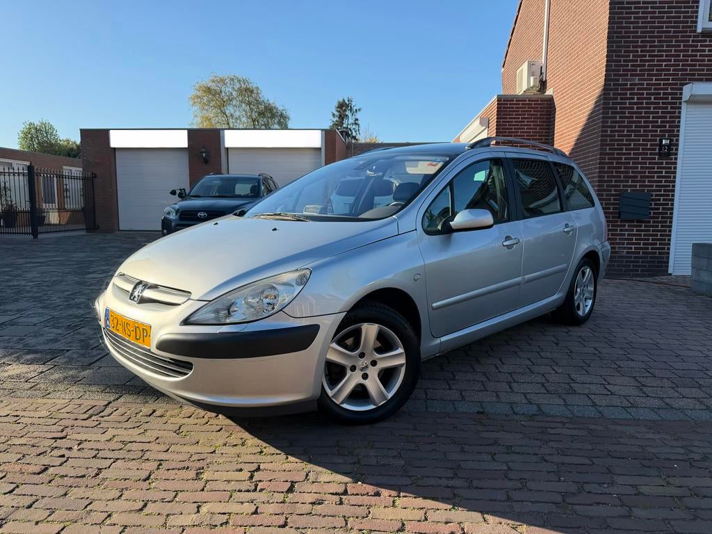 Peugeot 307 2.0 16V Pack SW AUT 2004 Grijs APK 30-1-2027, 4 cilinders, 7 stoelen, Zilver of Grijs, 1500 kg