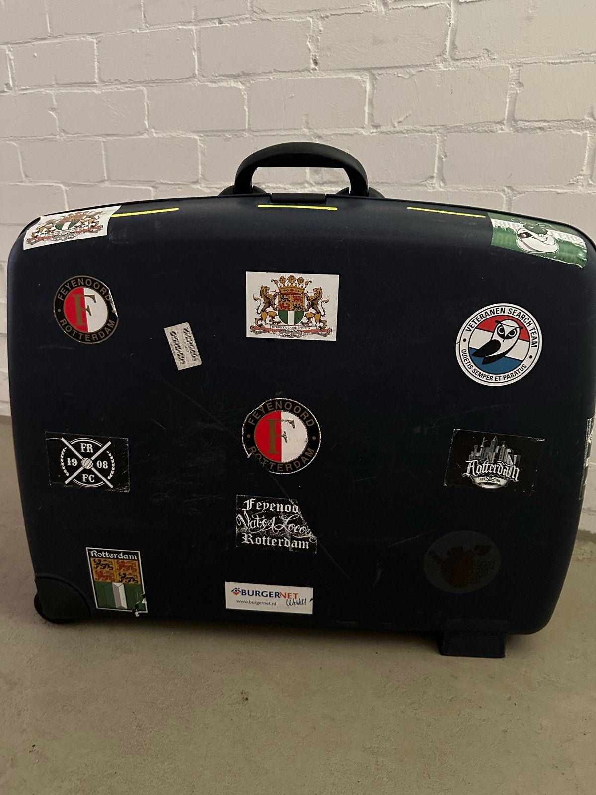 Grote Delsey koffer met Feyenoord stickers, Gebruikt, Hard kunststof, 45 tot 55 cm, Ophalen of Verzenden