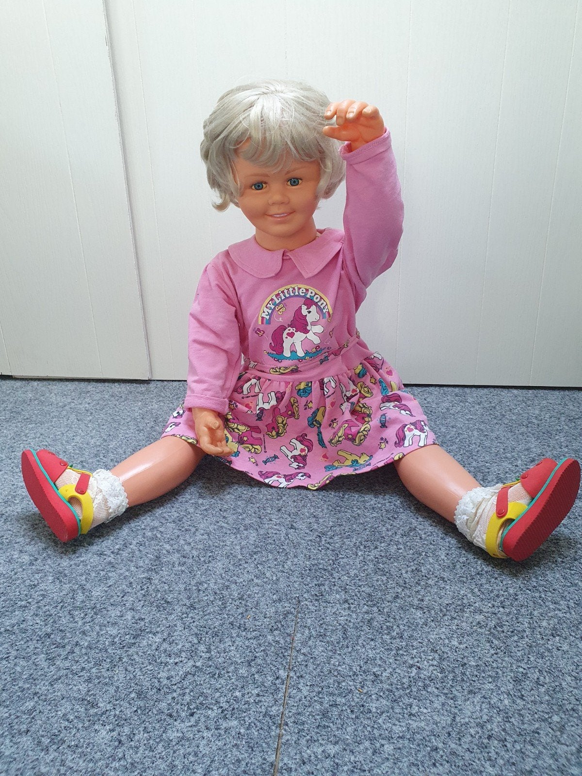 Grote pop 90 cm met My Little Pony jurkje, Ophalen, Zo goed als nieuw
