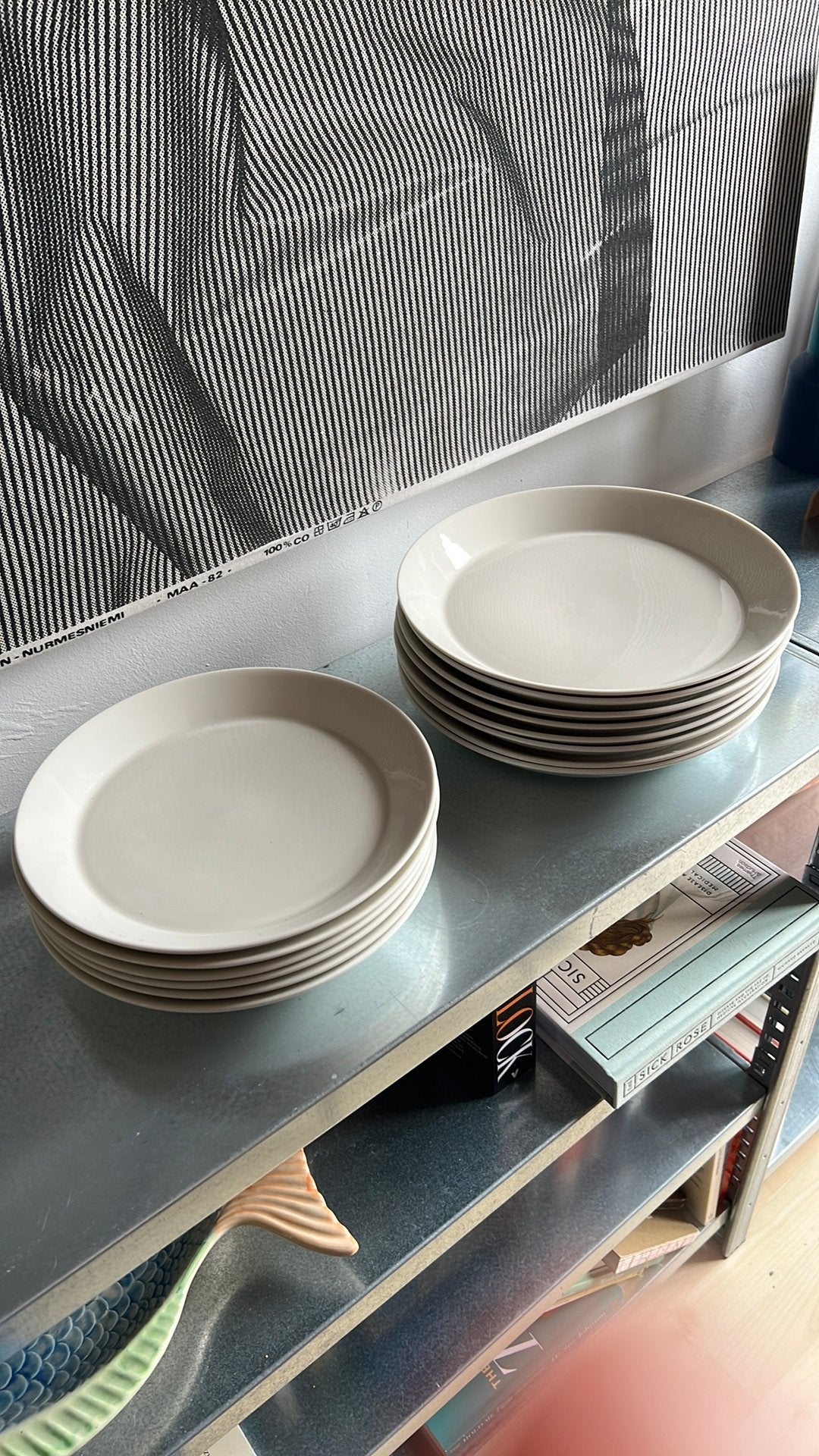 8 diner en 6 lunch borden iittala en arabia teema, Ophalen, Zo goed als nieuw, Rond, Hout