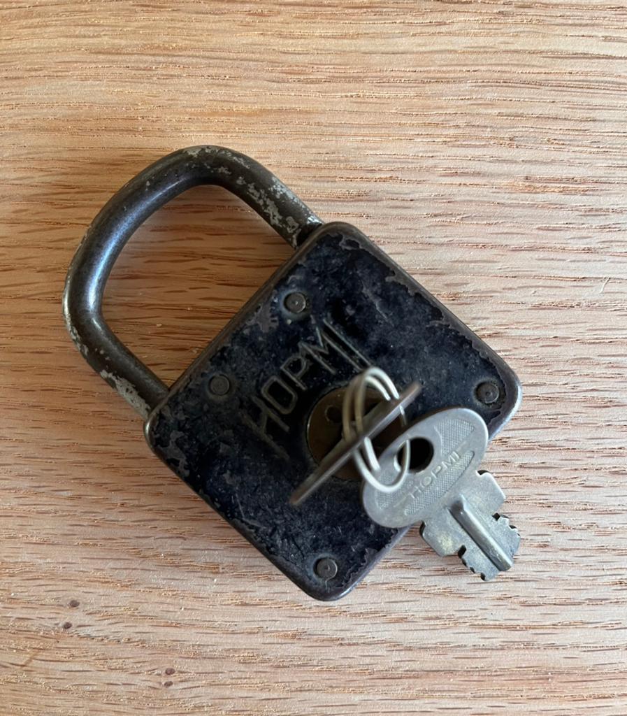 Vintage Hopmi hangslot met sleutels, Antiek en Kunst, Antiek | Gereedschap en Instrumenten, Ophalen of Verzenden