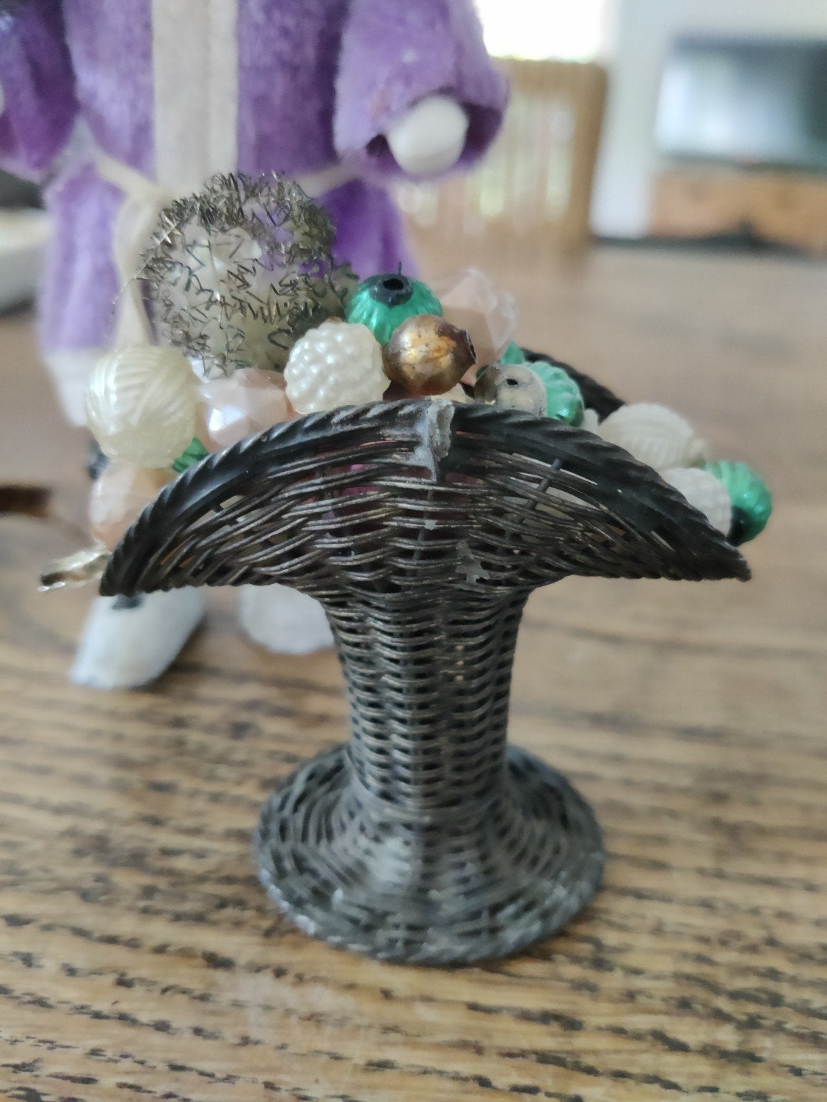 Antiek mandje kerst met oude kralen, Diversen, Ophalen of Verzenden