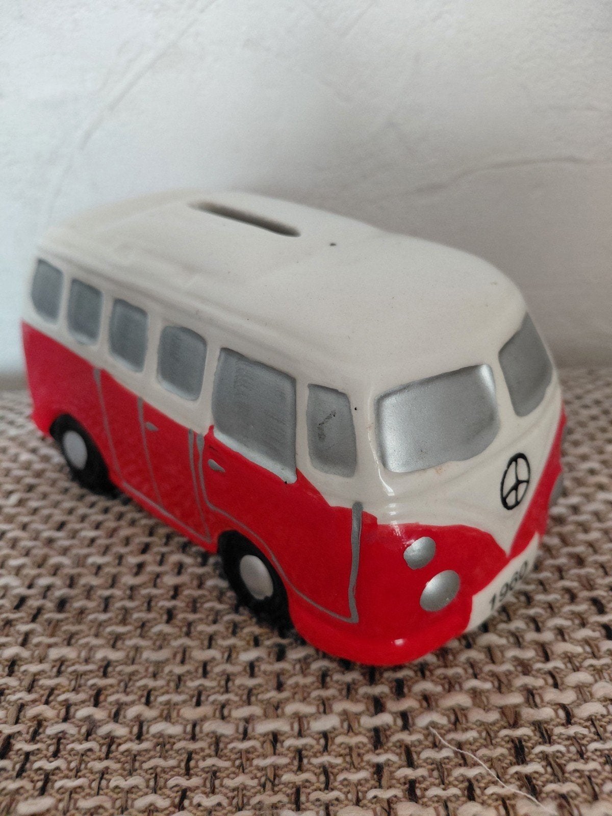 Vintage VW Bus Spaarpot - Rood/Wit Hippie Busje 1960, Verzamelen, Spaarpotten, Ophalen of Verzenden