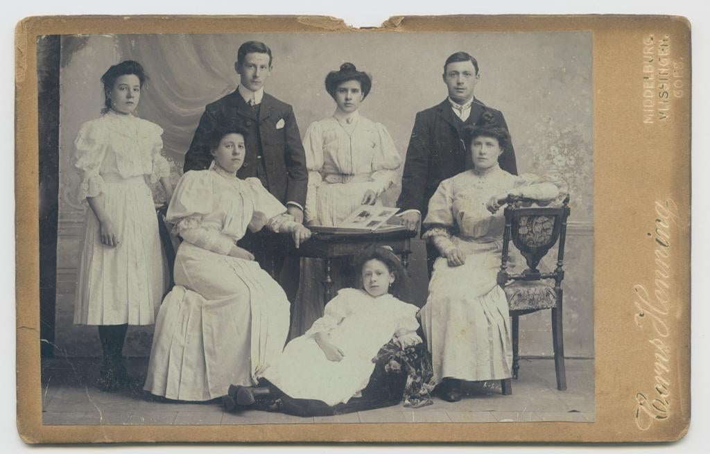Foto CDV familiefoto Henning Middelburg Vlissingen Goes, Gebruikt, Verzenden, Foto, Klederdracht
