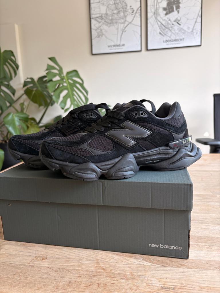 New Balance 9060 - Zwarte Sneakers, Ophalen of Verzenden, Zo goed als nieuw, Zwart, Sneakers of Gympen
