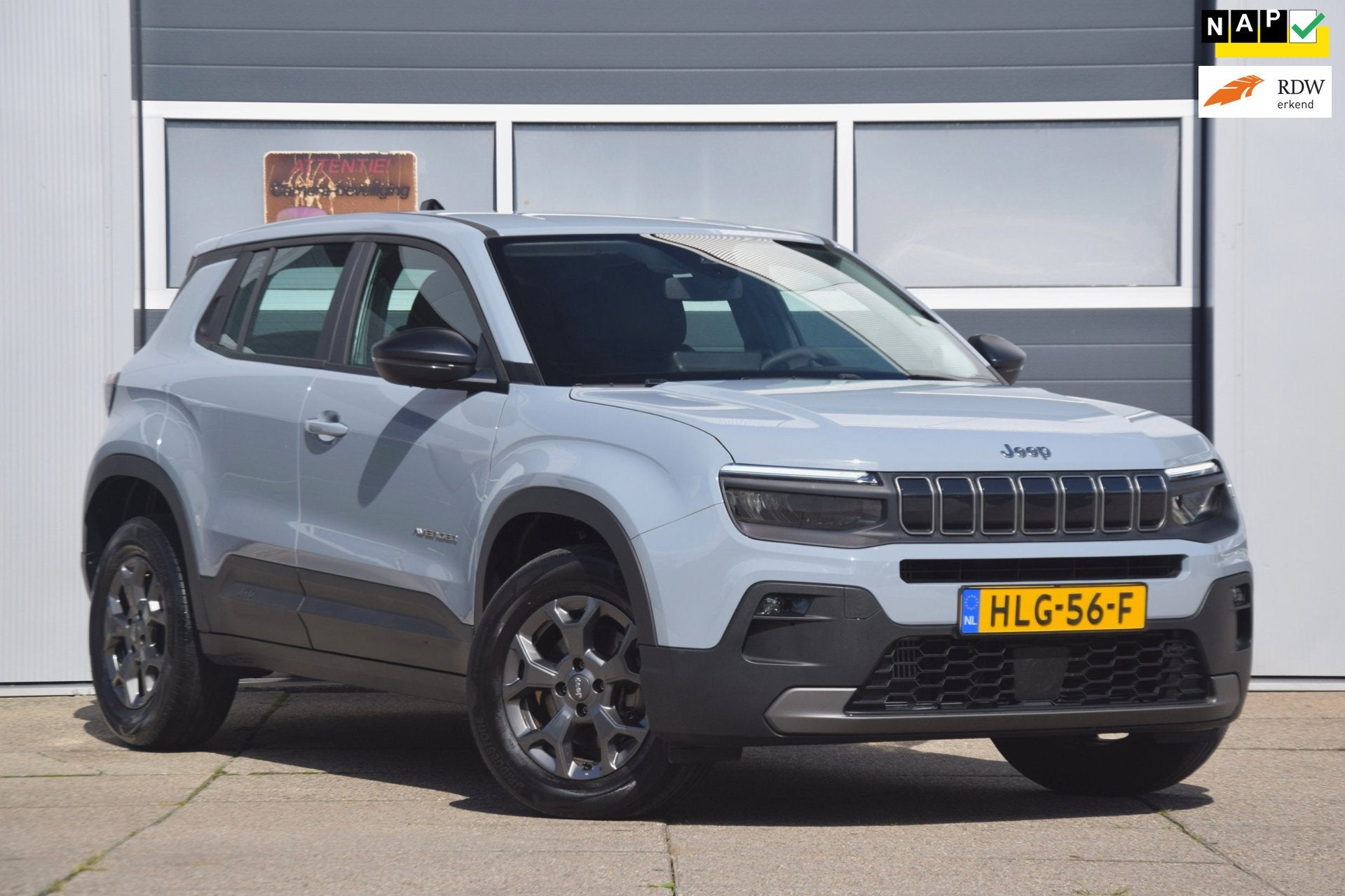 Jeep AVENGER 1.2 e-Hybrid Longitude ADAPTIEVE CRUISE/NAVIGAT, Auto's, Dealer onderhouden, 101 pk, Gebruikt, 1199 cc