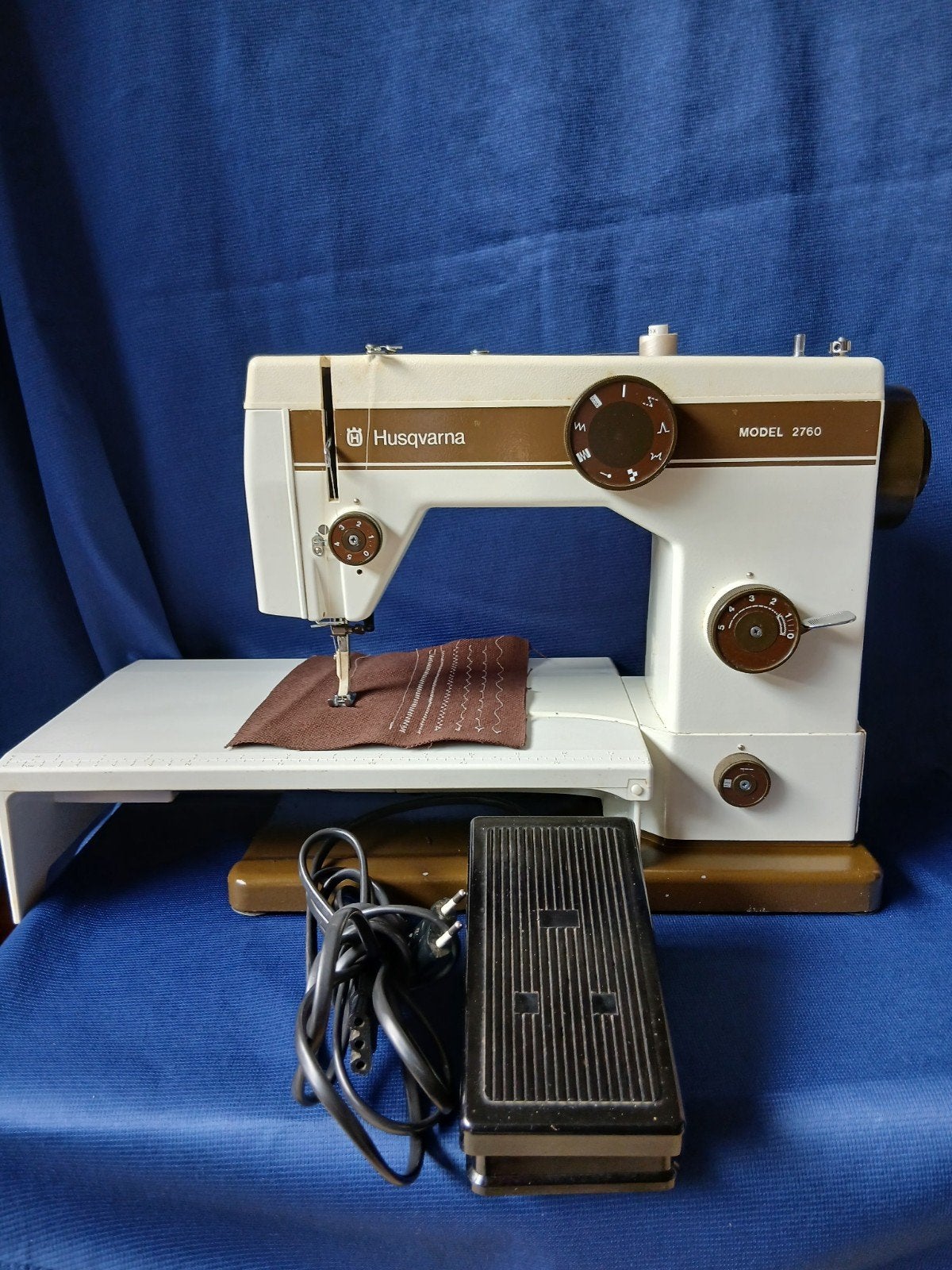 Husqvarna Naaimachine Model 2760, Hobby en Vrije tijd, Naaimachines en Toebehoren, Ophalen of Verzenden, Gebruikt, Naaimachine
