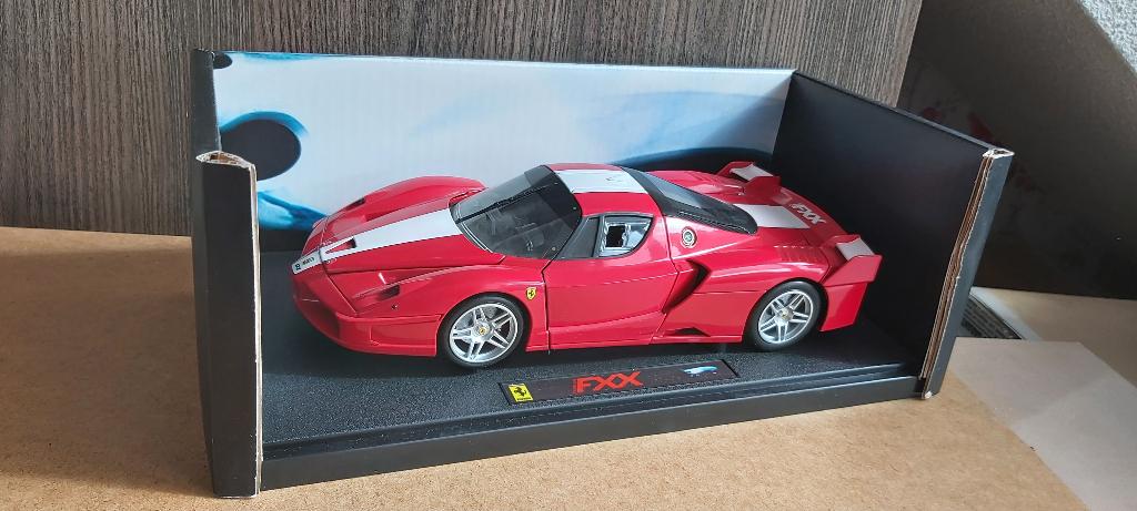 1/18 Ferrari FXX (Hot Wheels Elite), Ophalen, Zo goed als nieuw, Auto, Hot Wheels