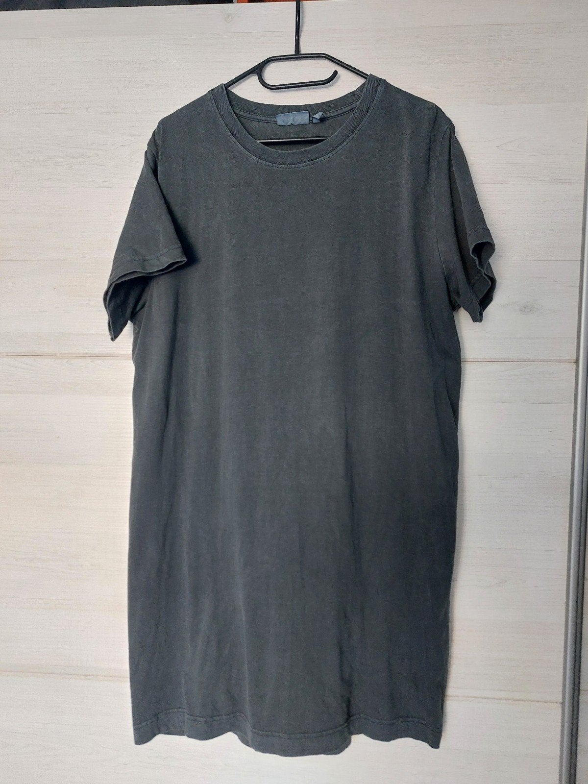 T-shirt jurk van Weekday, maat L, als nieuw., Weekday, Verzenden, Zo goed als nieuw, Boven de knie