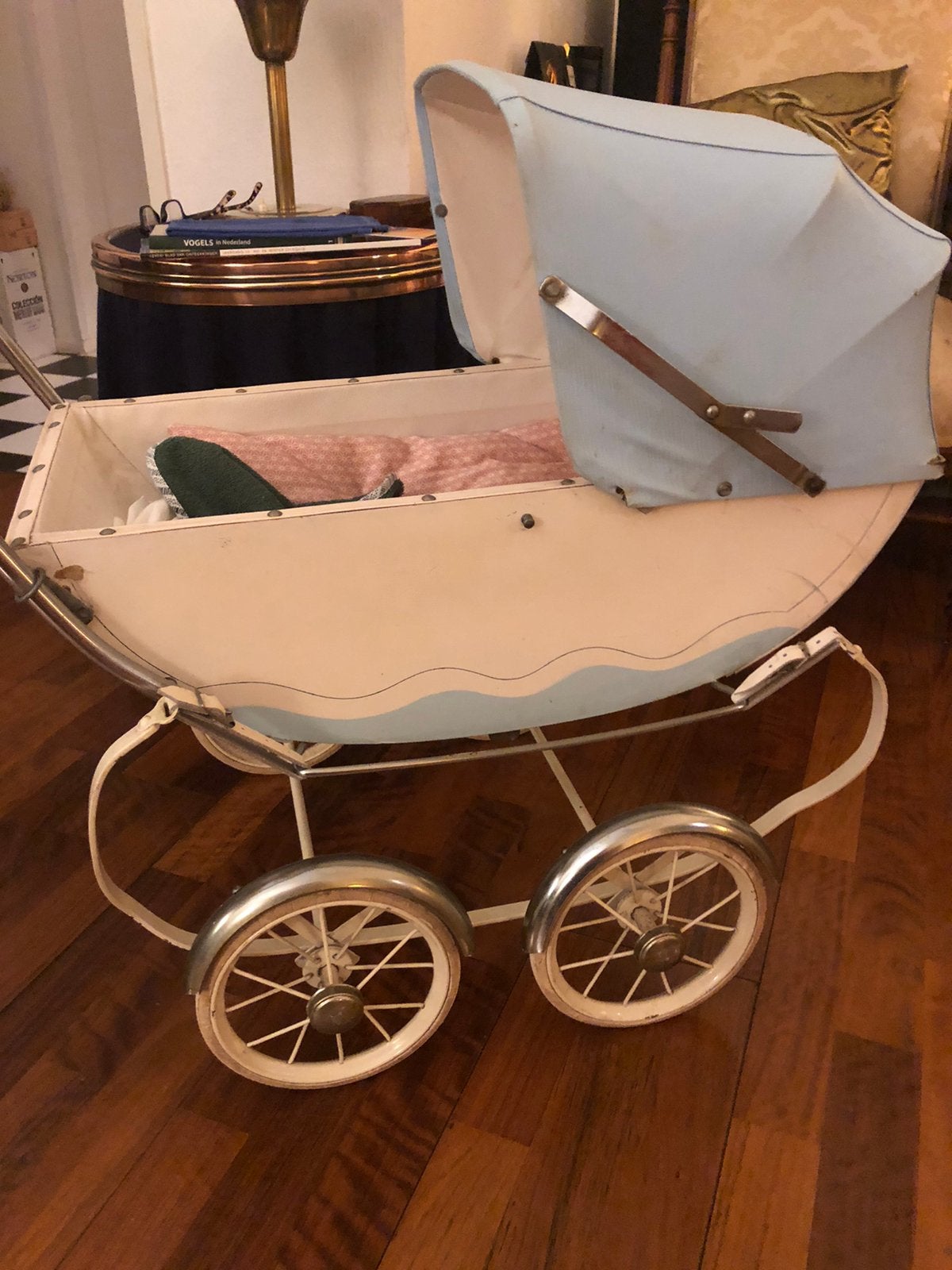 Retro poppenwagen, Ophalen