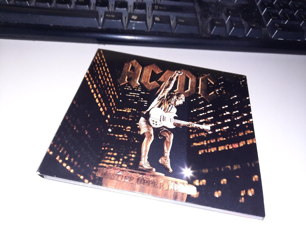 CD AC/DC – Stiff Upper Lip, Ophalen, Zo goed als nieuw