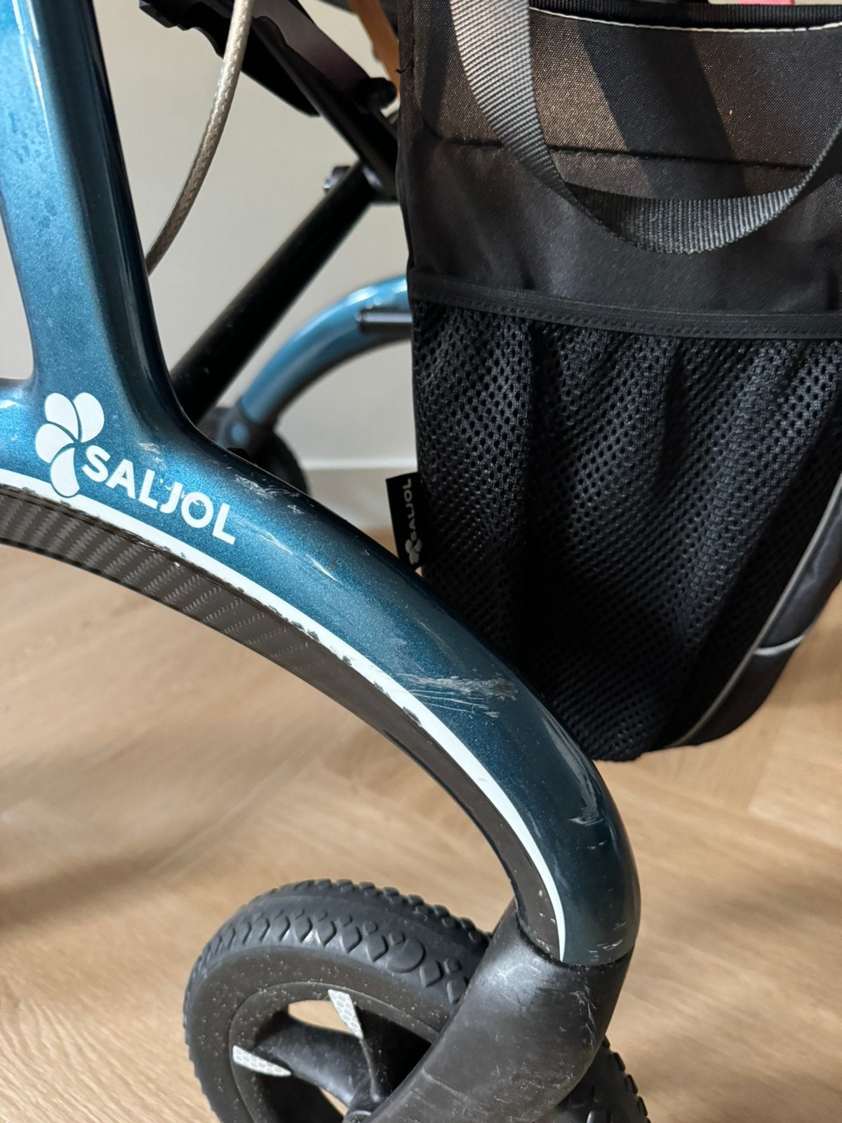 Rollator Saljol carbon lichtgewicht 6,1 kg S opvouwbaar, Ophalen, Lichtgewicht, Gebruikt