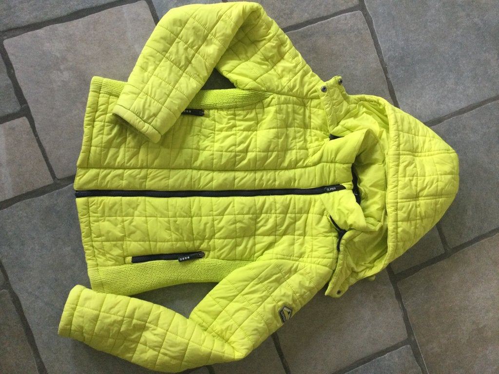 Zeer nette superdry winterjas neon geel, maat s, Superdry, Geel, Ophalen of Verzenden, Zo goed als nieuw
