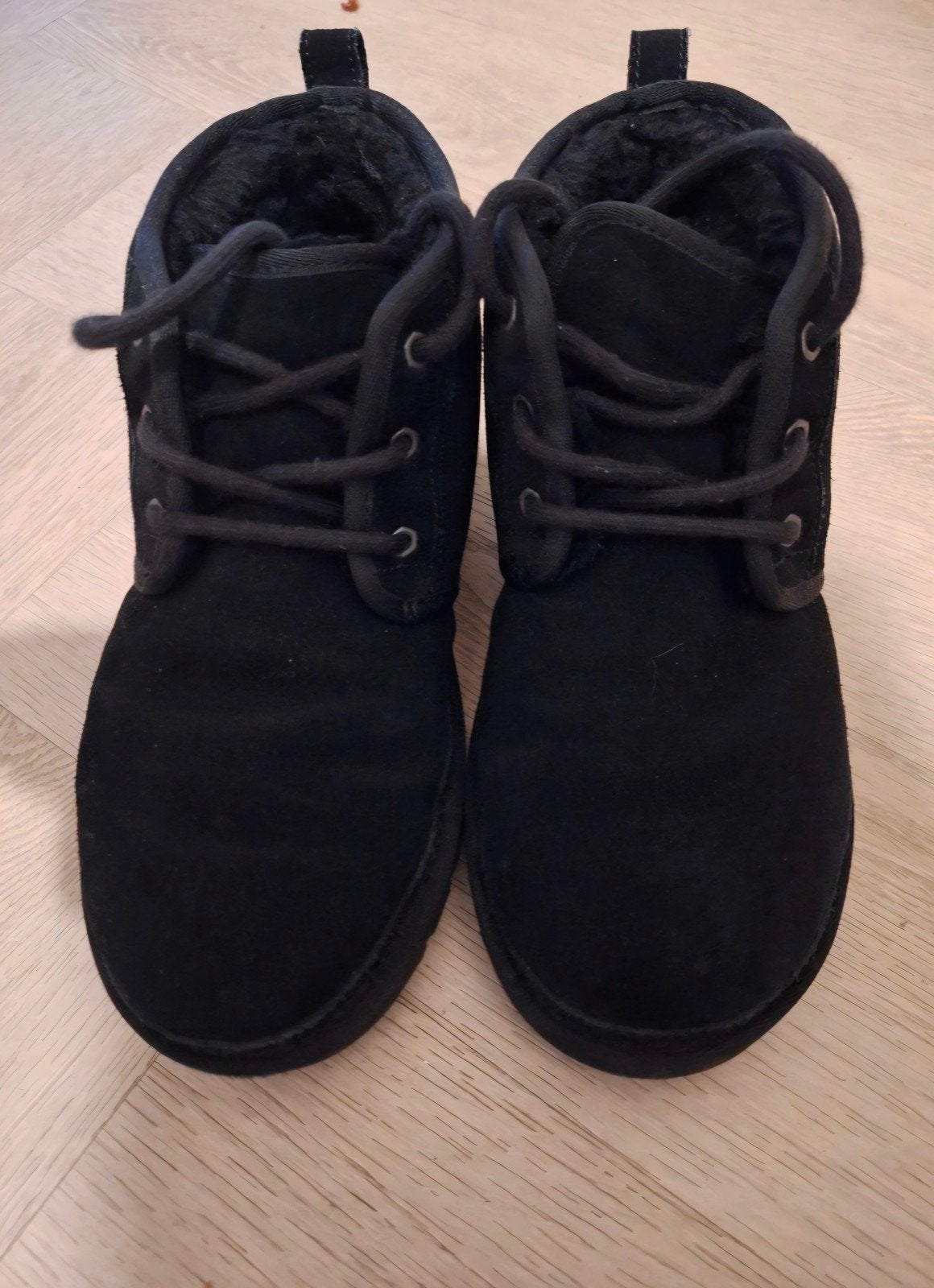 Ugg Neumel laarzen - Zwart, Zwart, Lage of Enkellaarzen, Ophalen of Verzenden, Zo goed als nieuw
