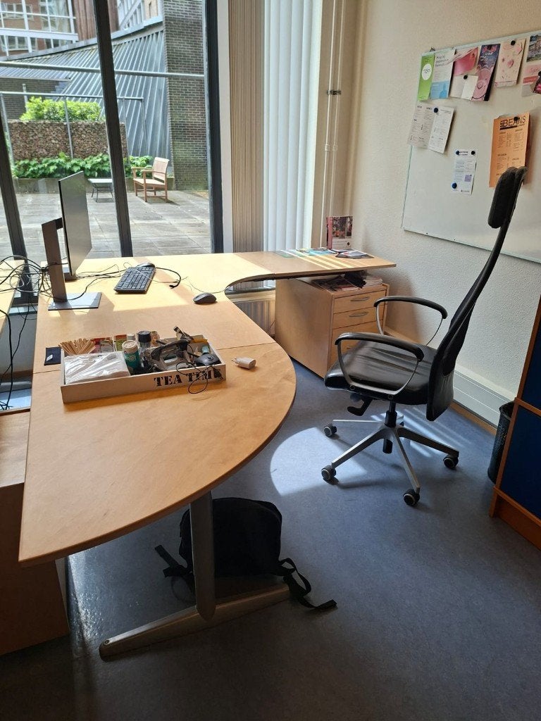 Verschillende maten bureaus, Ophalen, Gebruikt, Hoekbureau