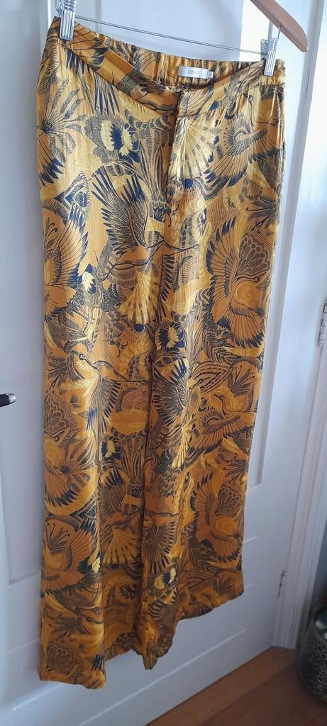 Sissy Boy goudgeel soepelvallende viscose broek kraanvogels, Kleding | Dames, Maat 38/40 (M), Overige kleuren, Verzenden, Zo goed als nieuw