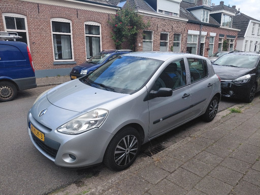 Renault Clio 1.2 16V 55KW 5-DRS E4 2010 Grijs, Auto's, Voorwielaandrijving, 4 cilinders, 49 €/maand, Origineel Nederlands
