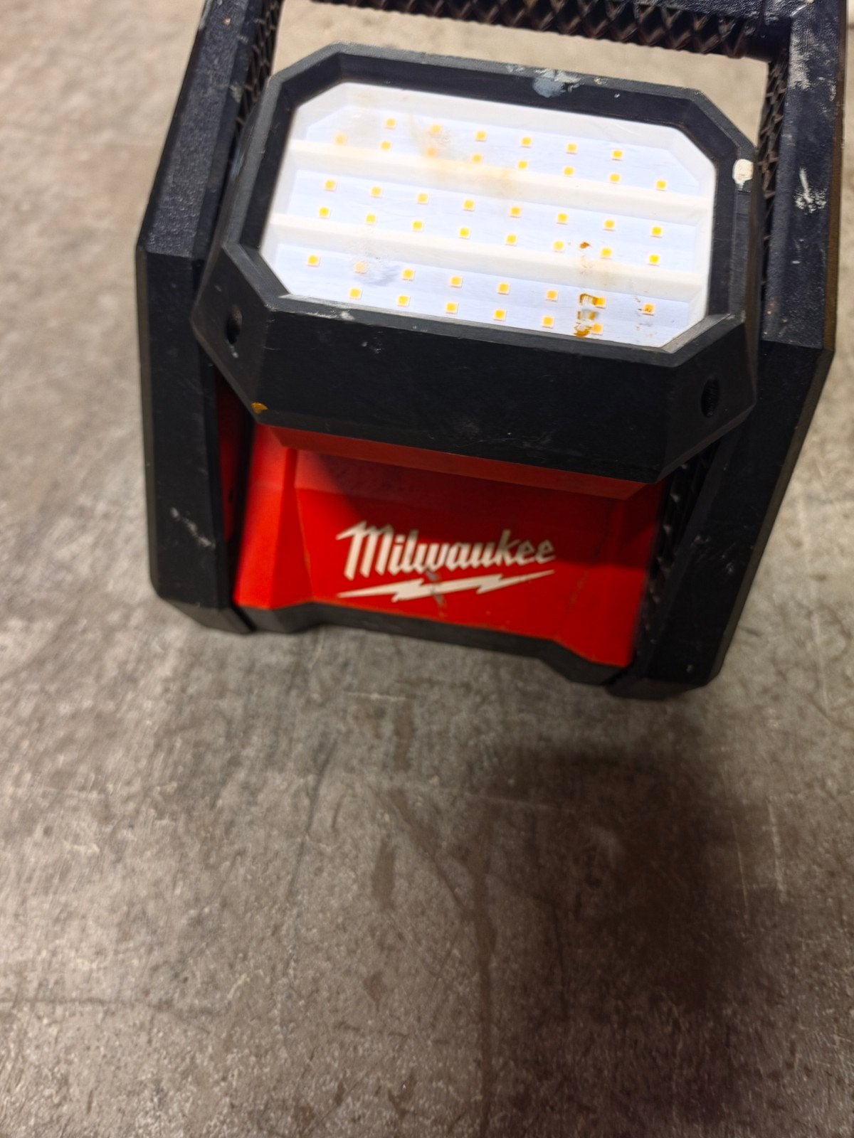 Milwaukee M18 HOAL accu LED lamp / Bouwlamp body, Gebruikt, ., Ophalen of Verzenden, Milwaukee