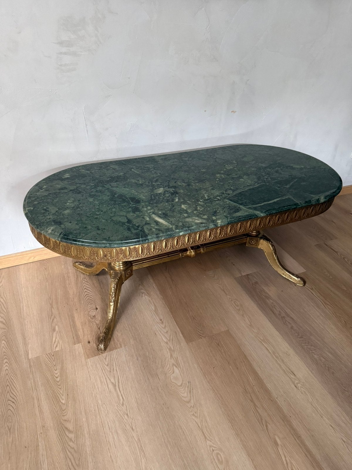 Antieke ovale salontafel groen marmer en goud, Huis en Inrichting, Ophalen, Zo goed als nieuw, Rond, 50 tot 100 cm