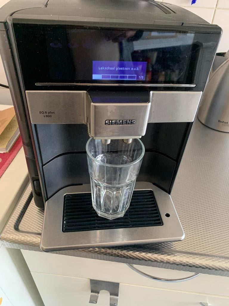 Siemens EQ.6 plus s800 volautomatische espressomachine, Afneembaar waterreservoir, Gebruikt, Espresso apparaat, 10 kopjes of meer