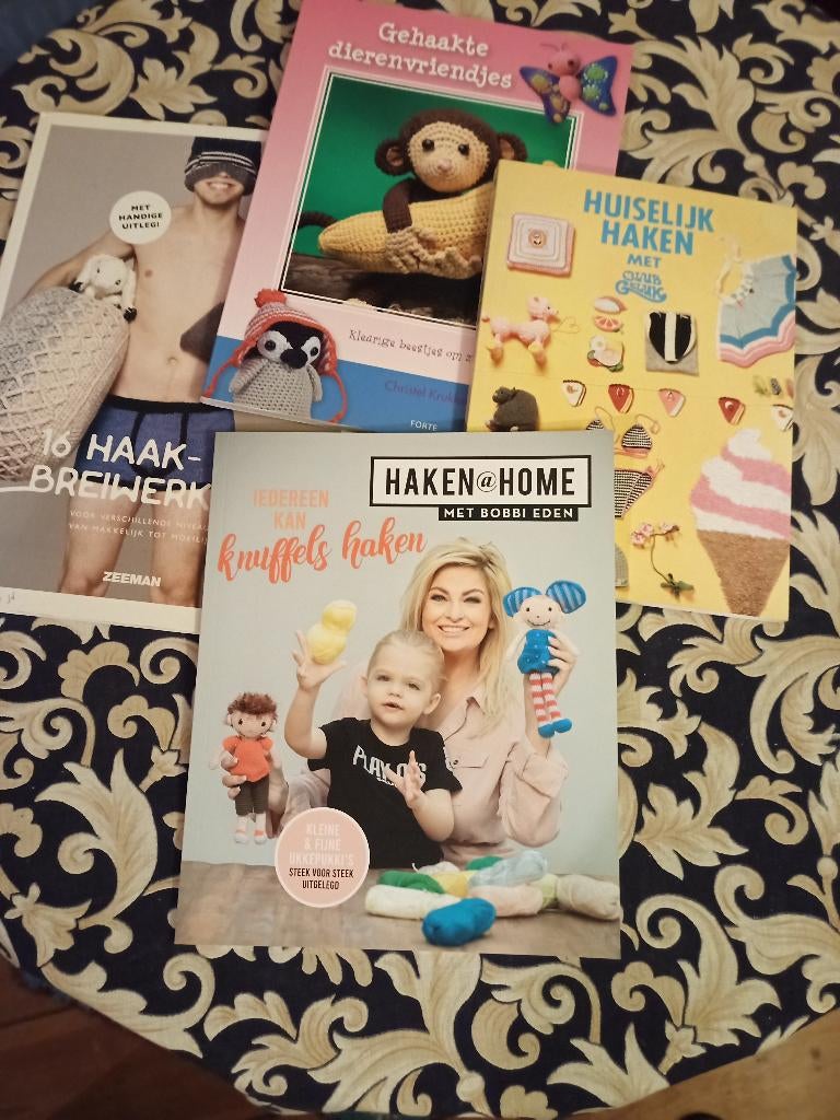 Haak- en breiboeken 4 stuks voor 5 Euro, Hobby en Vrije tijd, Breien en Haken, Ophalen of Verzenden, Haken, Patroon of Boek