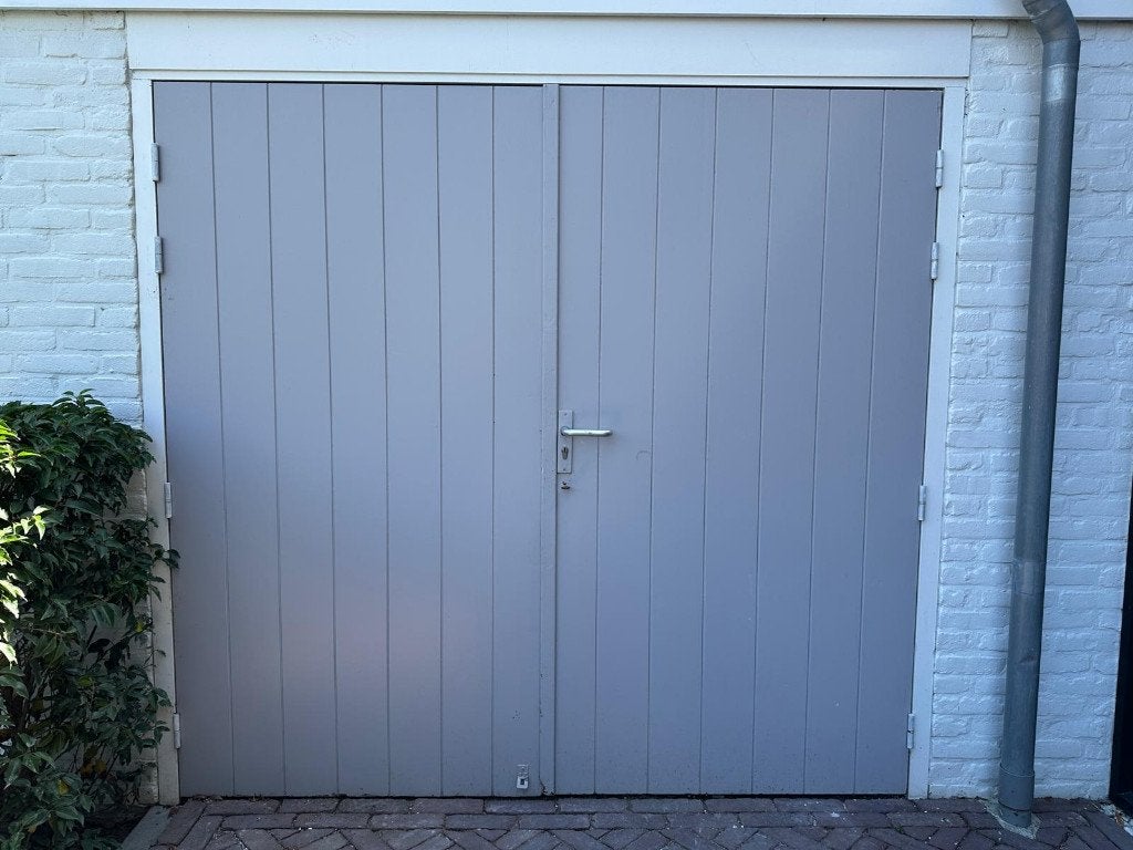 Dubbele garagedeur massief hout, Doe-het-zelf en Verbouw, Deuren en Horren, Ophalen, Gebruikt, 120 cm of meer, Minder dan 200 cm