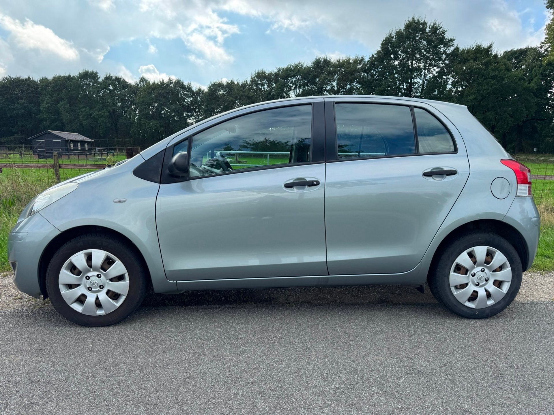 Toyota Yaris 1.3 VVTi Comfort hartstikke betrouwbaar met air, Auto's, Voorwielaandrijving, Zwart, 4 cilinders, Bedrijf