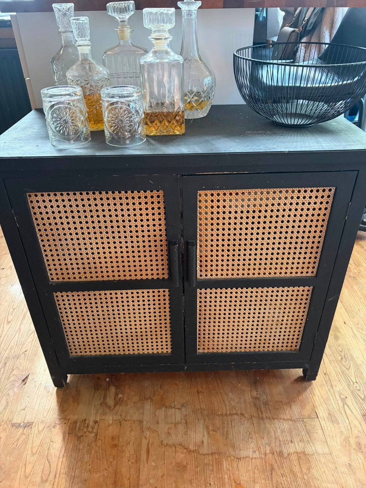 Zwart kastje met 2 deuren, Ophalen