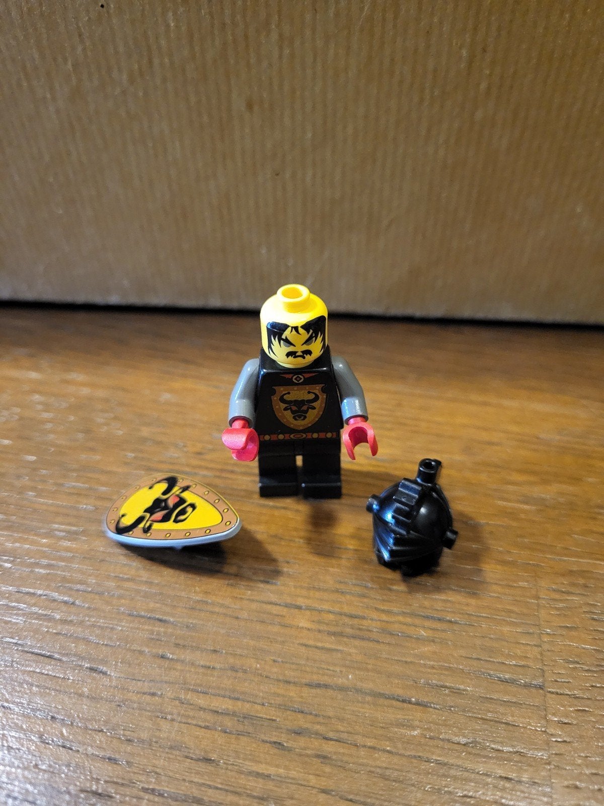 Lego Castle Minifiguur Stierenridder met Schild en Helm, Ophalen of Verzenden, Zo goed als nieuw