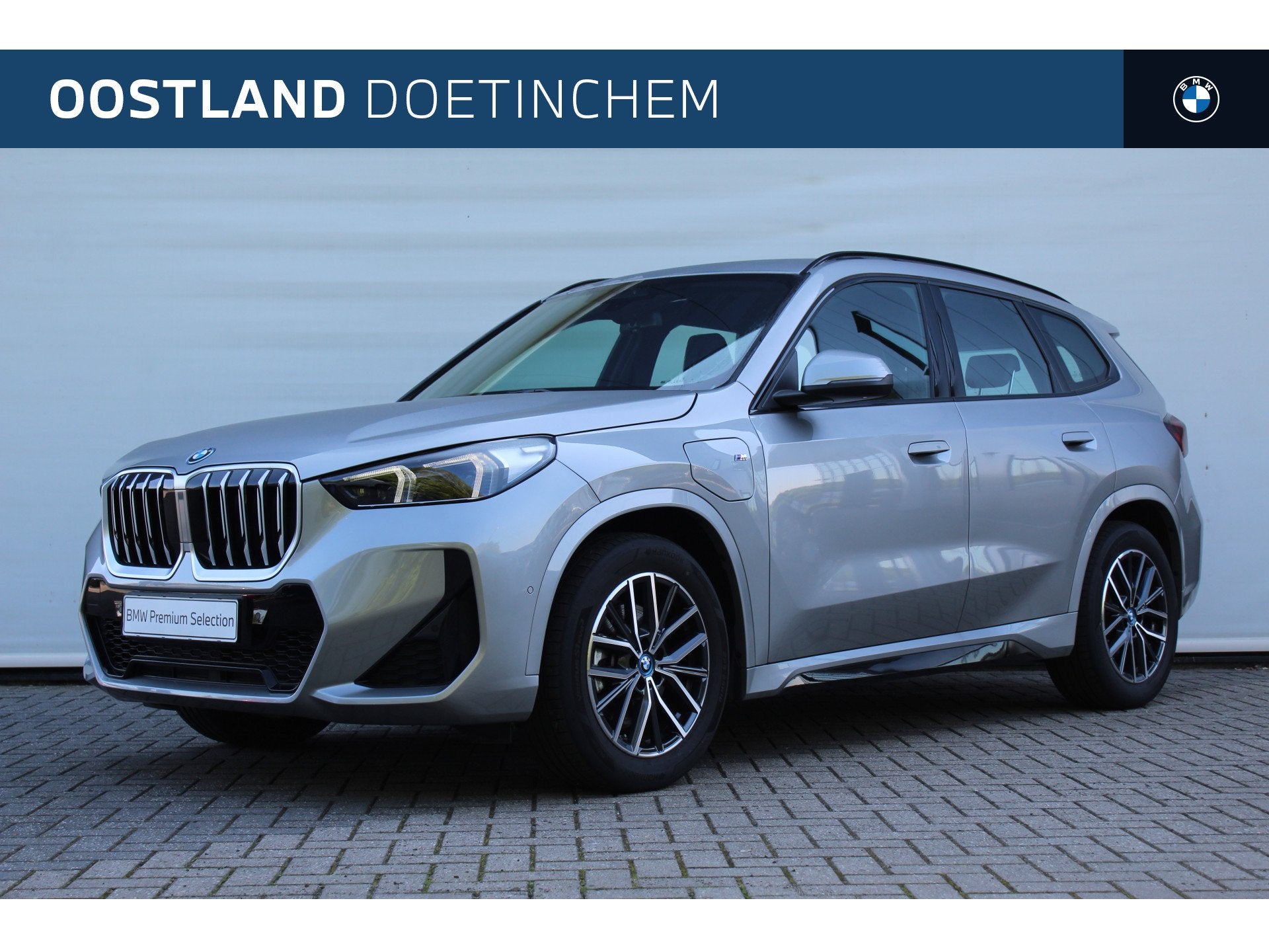 BMW X1 xDrive25e M Sport Automaat / Sportstoelen / Achteruit, Auto's, BMW, Metallic lak, Gebruikt, Zwart, Bedrijf