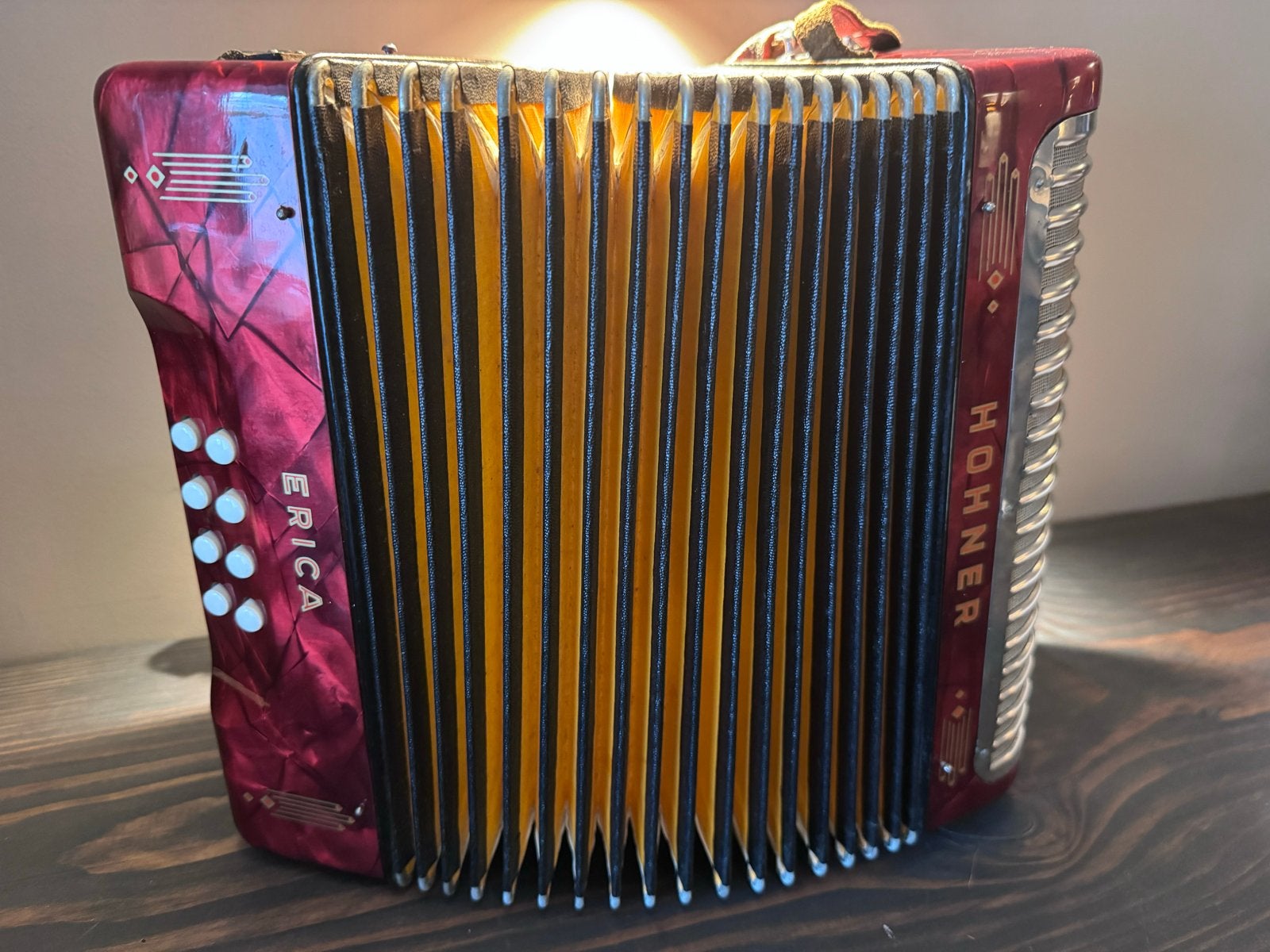 Hohner Erica Knopaccordeon - Rood, met riemen en tas, Gebruikt, Overige formaten, Ophalen of Verzenden, Met koffer