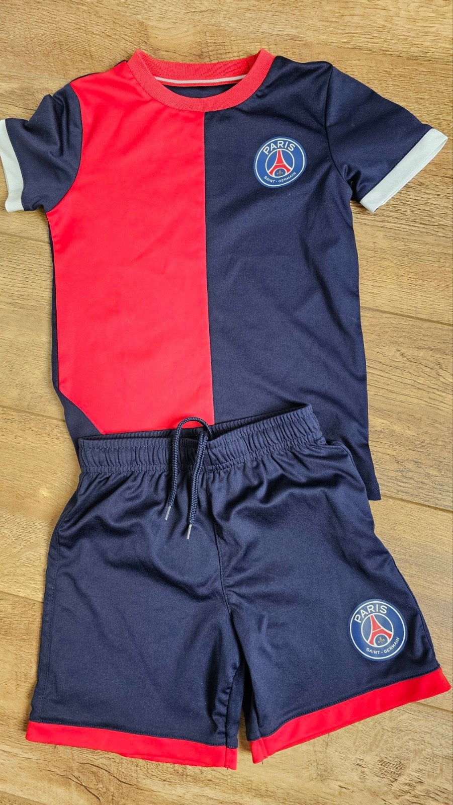 Voetbaltenue PSG maat 122-128, Ophalen of Verzenden, Zo goed als nieuw, Jongen of Meisje, Sport- of Zwemkleding
