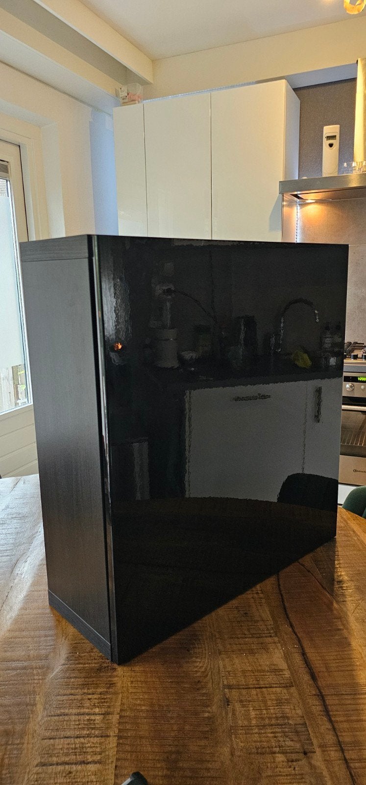 IKEA Besta wandkast met glazen plank en hoogglans deur, Ophalen, Zo goed als nieuw