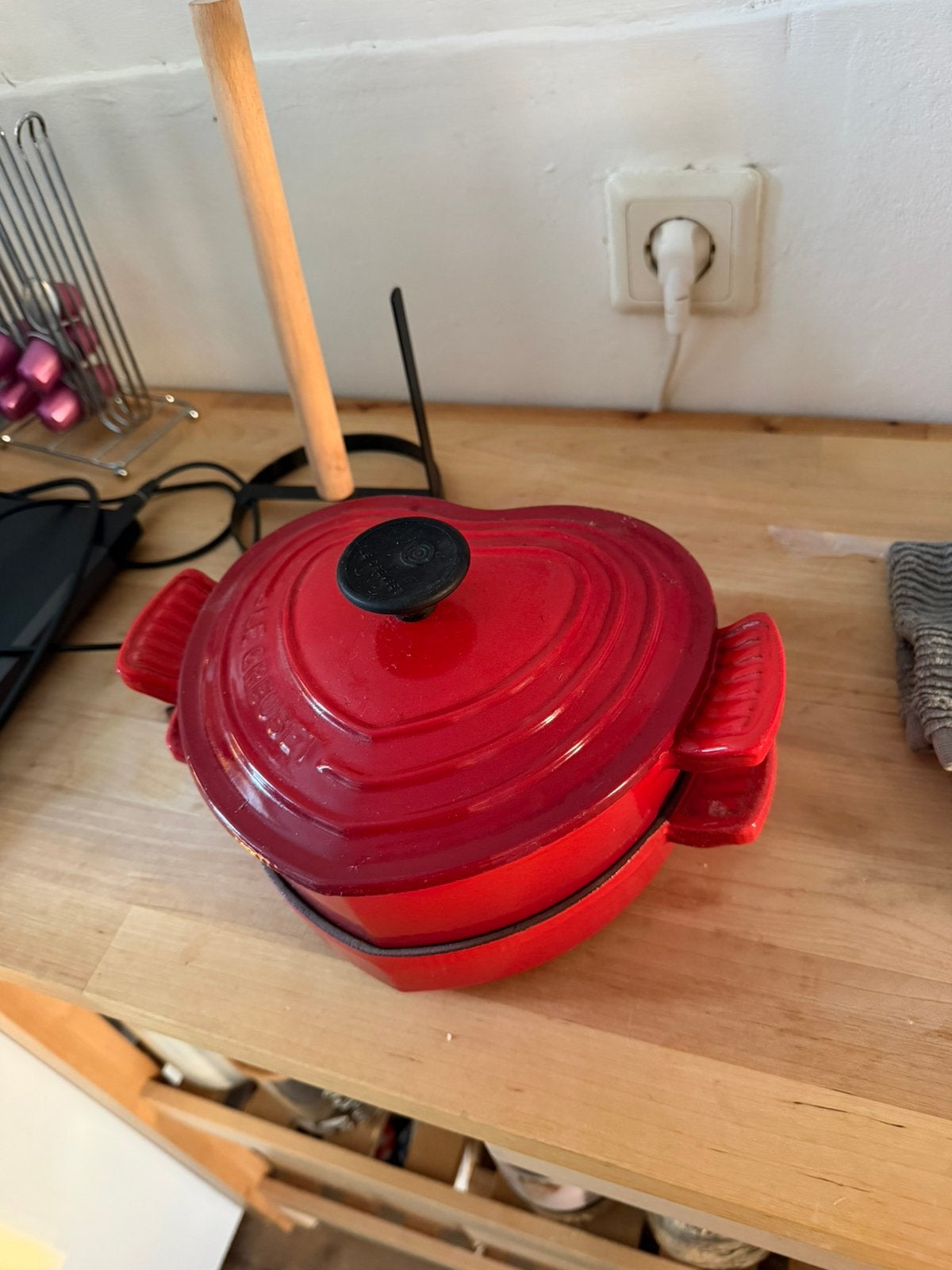 Le Creuset Hartvormige Braadpan & schaal - Gietijzer Rood, Met deksel, Le Creuset, Ophalen of Verzenden, Zo goed als nieuw