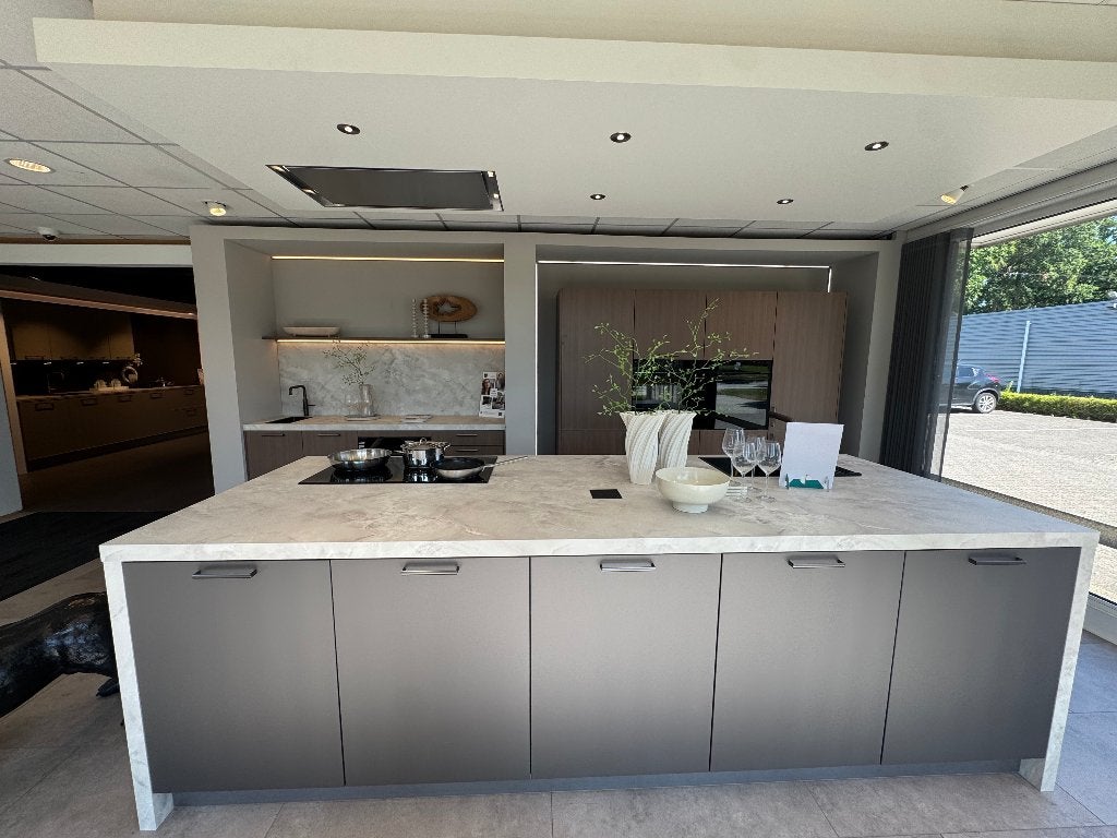 Showroomkeuken, Huis en Inrichting, Ophalen, Zo goed als nieuw, Overige typen, Met kookeiland