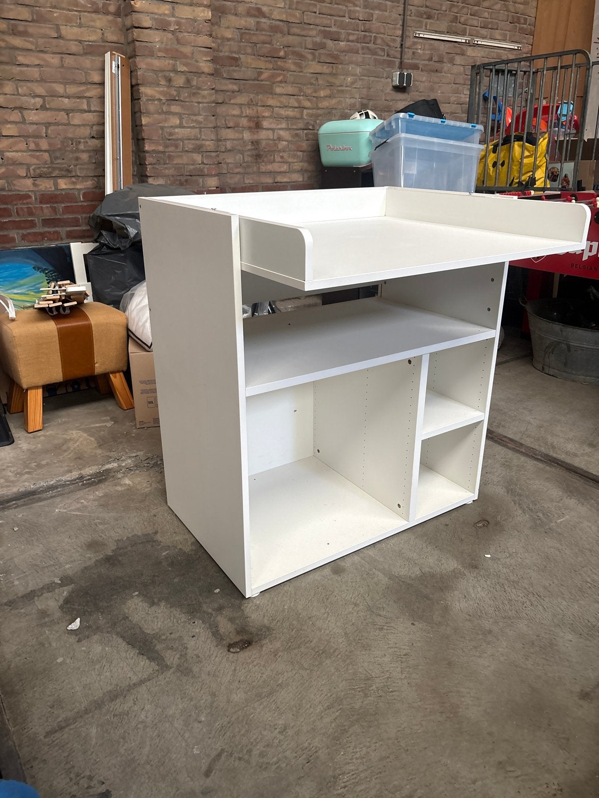 Witte commode met opstaande rand en opbergruimte, Gebruikt, 50 tot 70 cm, Ophalen of Verzenden, 75 tot 100 cm