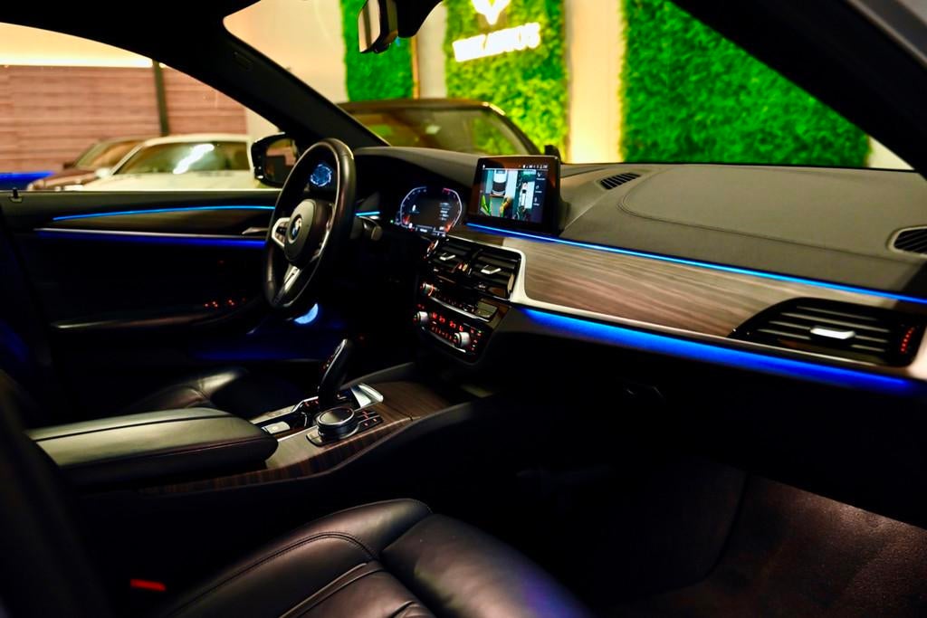 BMW 5-serie Touring 530i Luxury Line Individual - Bowers & W, Auto's, BMW, Automaat, 1998 cc, Achterwielaandrijving, Gebruikt