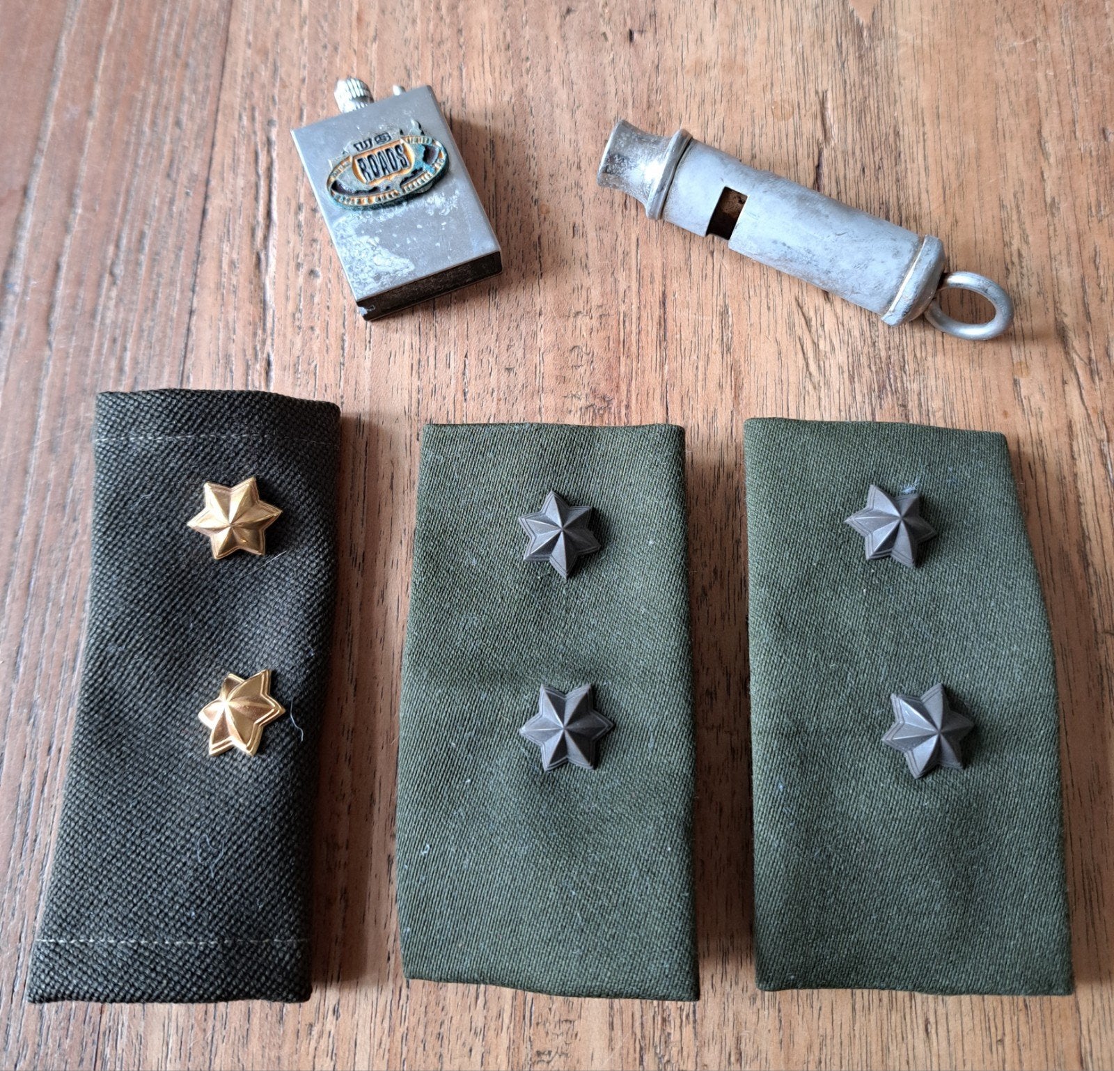 Militaria & Politie Curiosa – Aansteker, Epaulletten, Fluit, Ophalen of Verzenden
