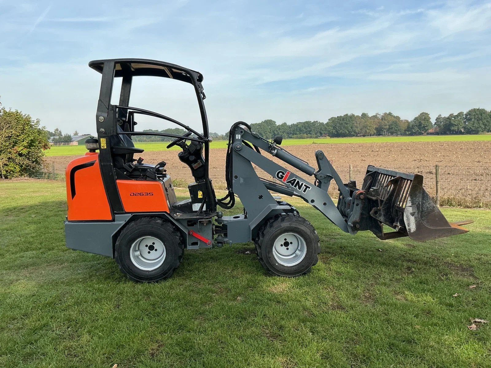 Giant D263S (bj 2016), Wiellader of Shovel