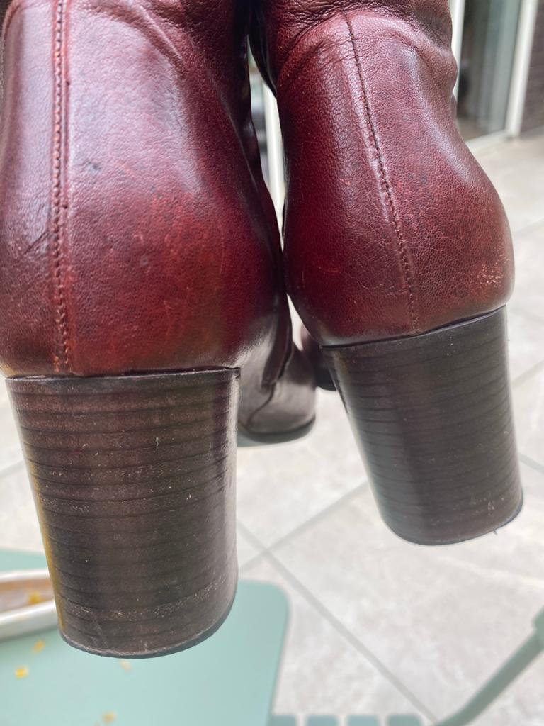 Bordeauxrode leren enkellaarzen met hak, maat 41, Kleding | Dames, Schoenen, Ophalen of Verzenden, Zo goed als nieuw, Rood, Lage of Enkellaarzen