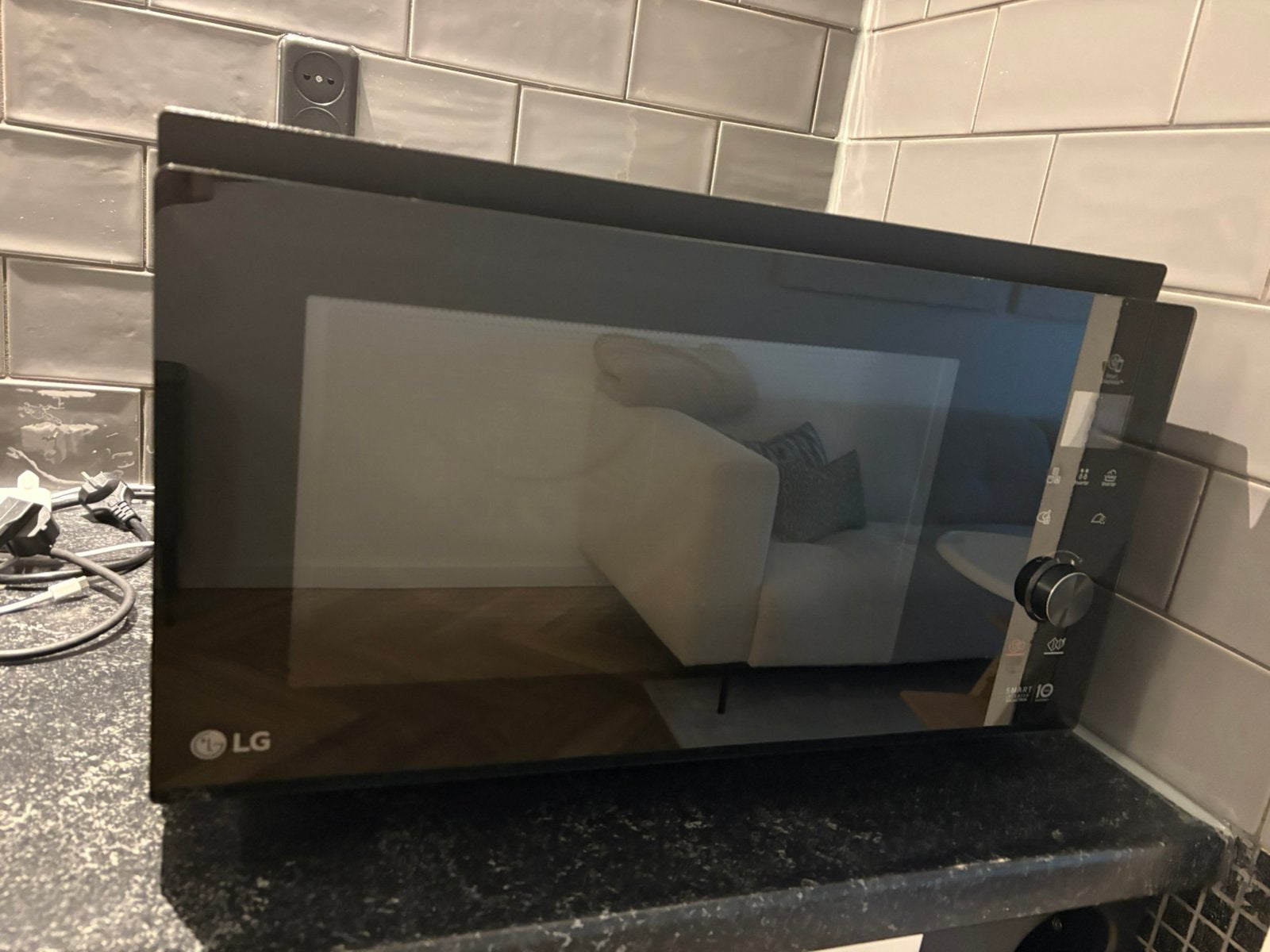 LG combi magnetron / ovenfunctie. Werkt naar behoren!!, Ophalen, Combimagnetron, Zo goed als nieuw, Draaiplateau