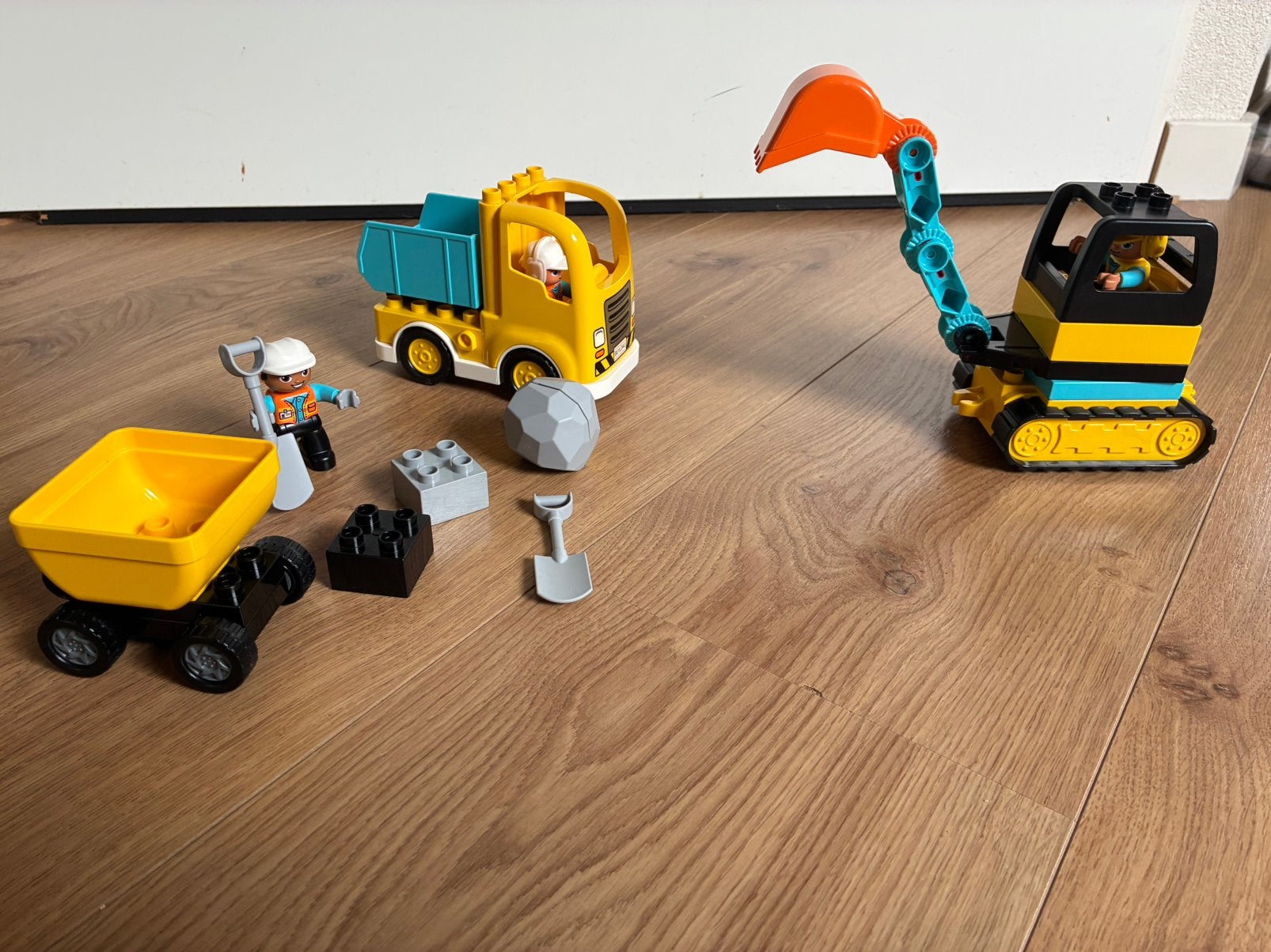 Duplo truck en graafmachine, Kinderen en Baby's, Speelgoed | Duplo en Lego, Ophalen, Zo goed als nieuw, Duplo