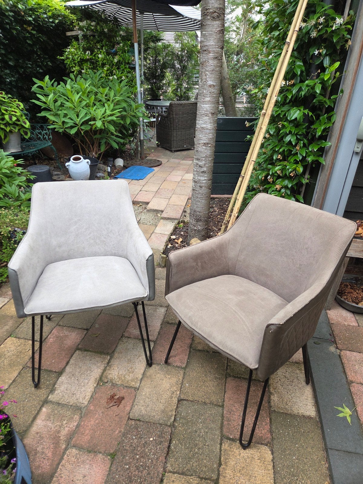 2 Eetkamerstoelen - Grijs/Bruin met metalen poten, Huis en Inrichting, Stoelen, Gebruikt, Twee, Metaal, Stof, Overige kleuren