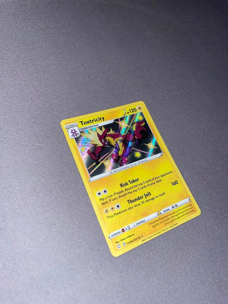 Pokemon Toxtricity Shiny - Shining Fates - mint, Ophalen of Verzenden, Nieuw, Losse kaart