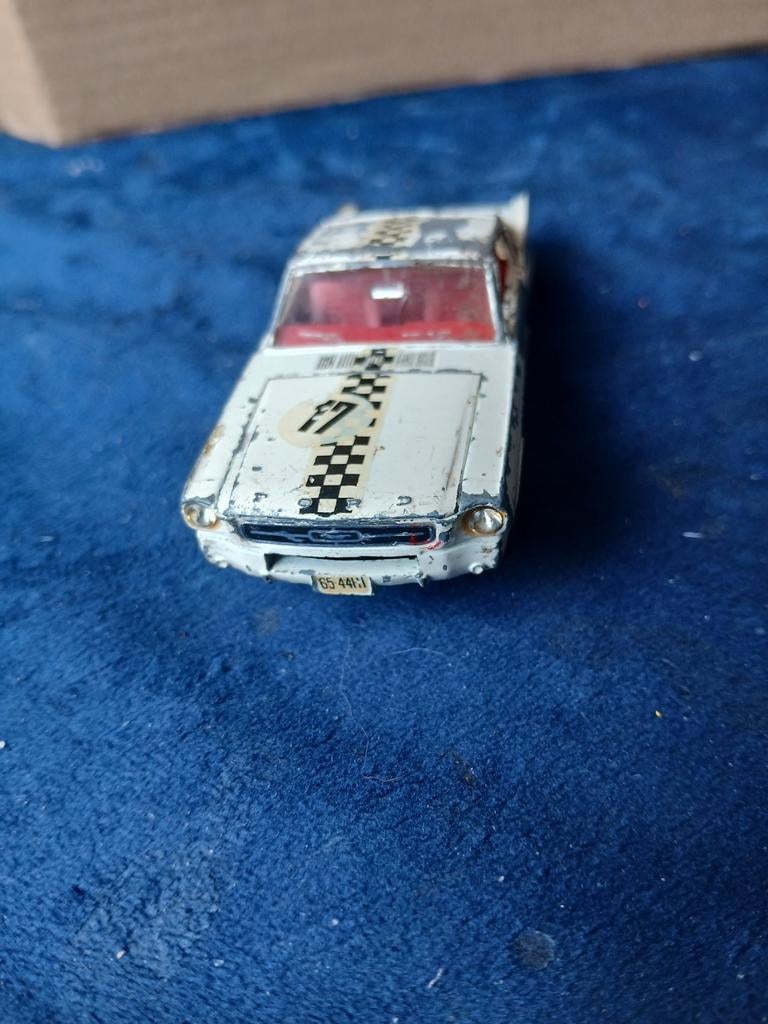 Ford Mustang.  Dinky toys 161, opknapper, Ophalen of Verzenden, Gebruikt, Auto, Dinky Toys